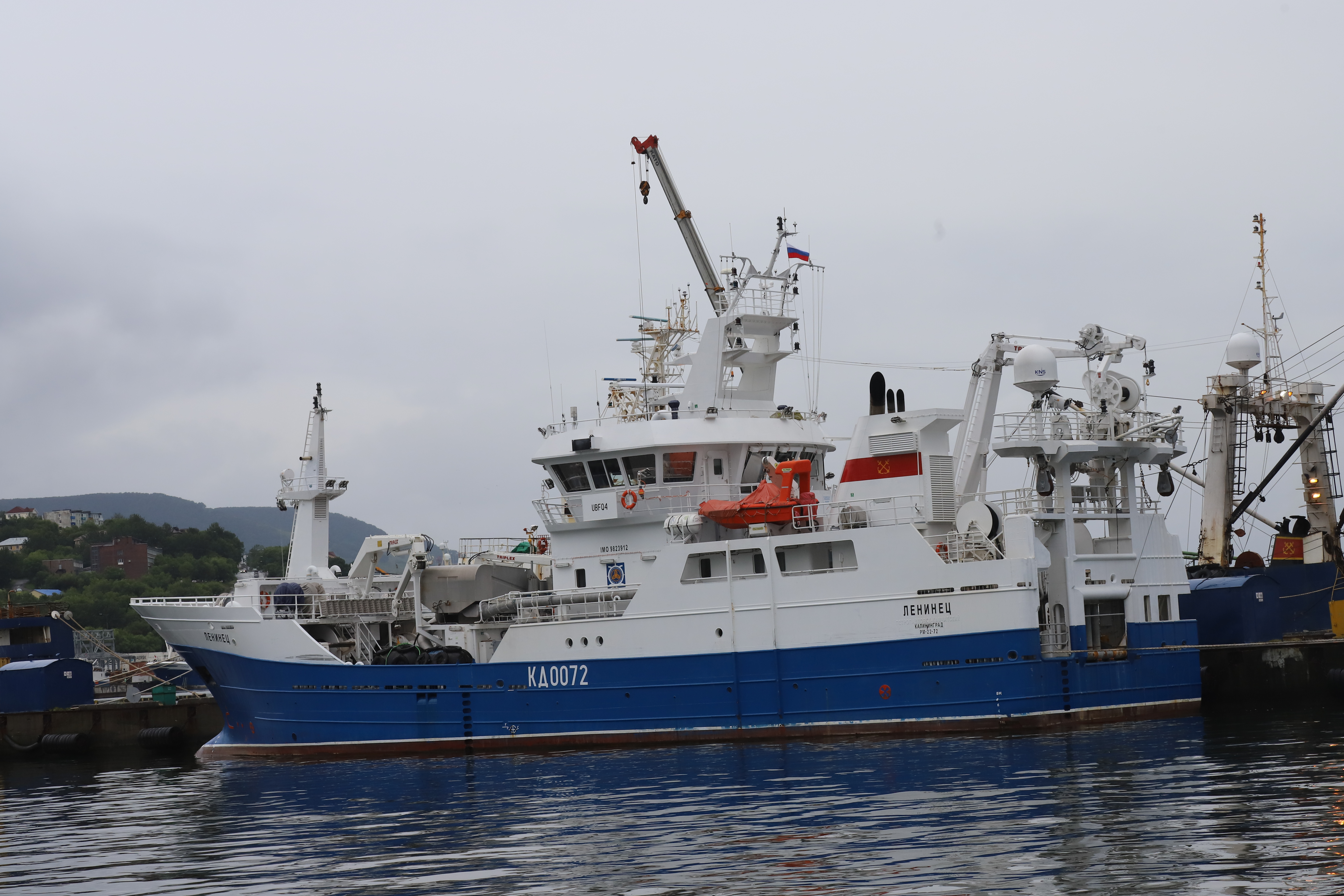 Ихтиолог судно колхоз им. Рыболовецкое судно камчатка. Рыболовецкое судно командор. Траулер стеркодер. Корабль сероглазка.